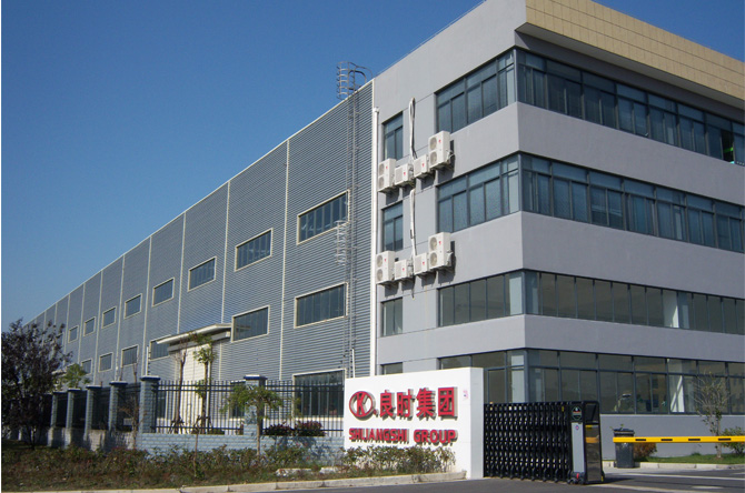 凤凰联盟智能公司南门及压力容器大型钢结构制造车间